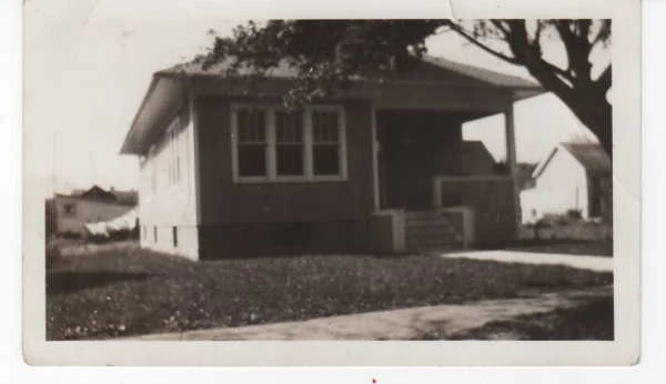 211 East 3rd Street, East Dundee, small bungalow house, dated 1926