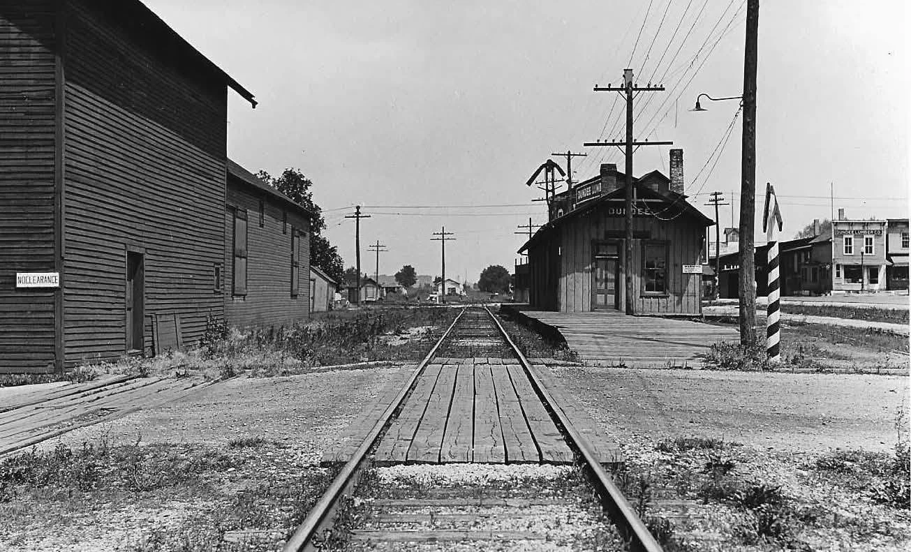 Dundee rail depot, with Dundee Lumber & Coal building visible behind, early 20th century